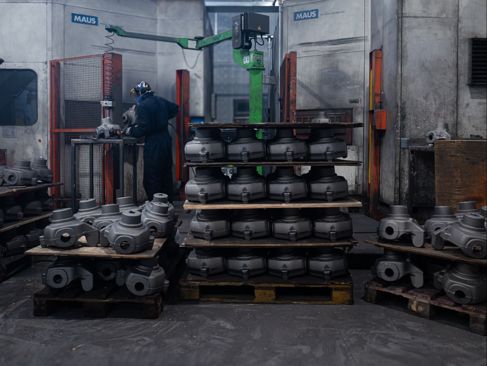 Robot Comau sbavatura